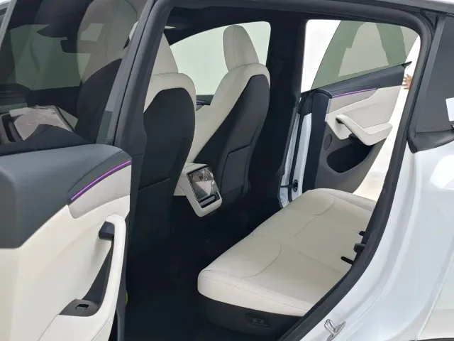 Tesla Model Y — Фото автомобиля 7