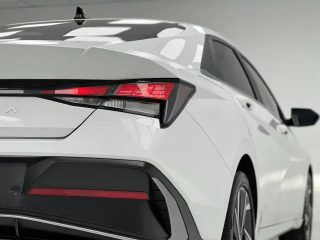 Hyundai Elantra — Фото автомобиля 13