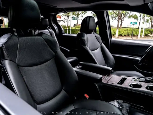 Toyota Sienna — Фото автомобиля 8