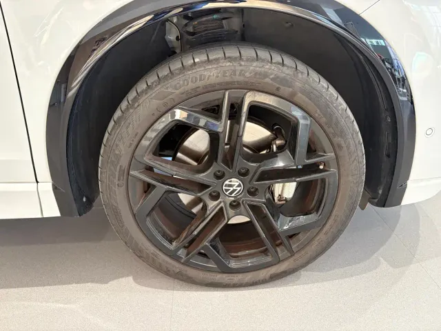 Volkswagen Tiguan L — Фото автомобиля 12
