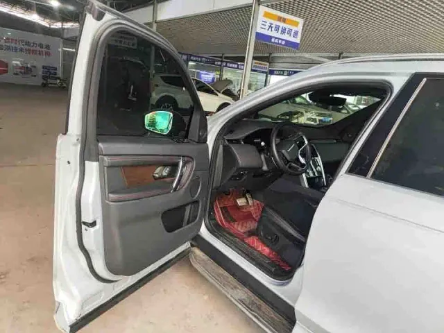Land Rover Discovery Sport — Фото автомобиля 8