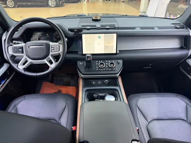 Land Rover Defender — Фото автомобиля 20