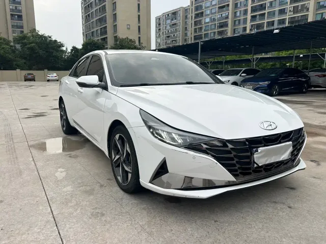 Hyundai Elantra — Фото автомобиля 3