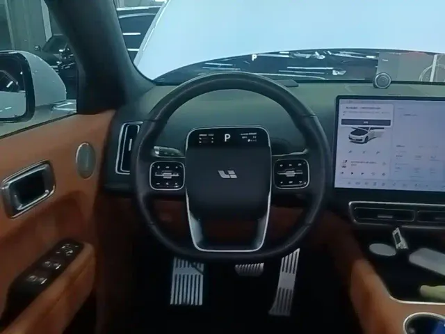 Li Auto L7 — Фото автомобиля 10