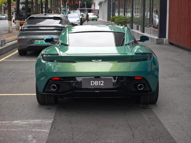 Aston Martin DB12 — Фото автомобиля 5