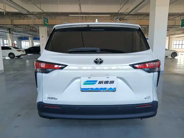 Toyota Sienna — Фото автомобиля 5