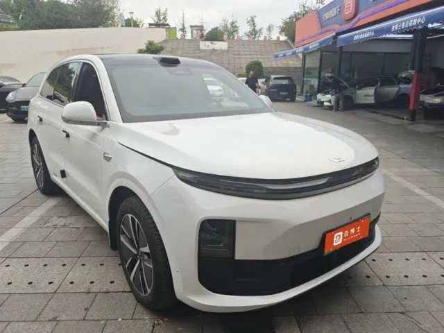 Li Auto L6 — Фото автомобиля 2