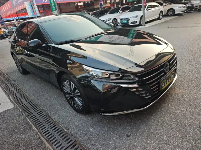 Nissan Teana — Фото автомобиля 3
