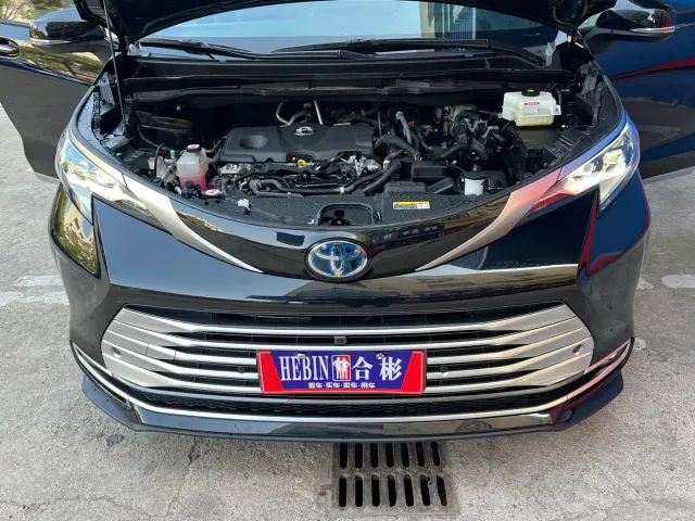Toyota Sienna — Фото автомобиля 15