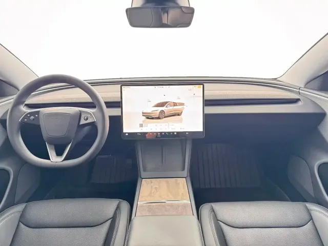 Tesla Model 3 — Фото автомобиля 5