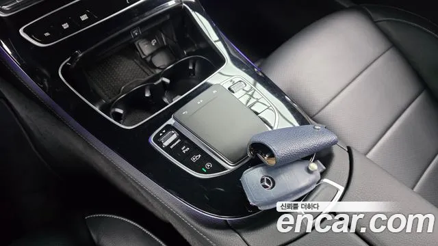 Mercedes-Benz E-Class — Фото автомобиля 24