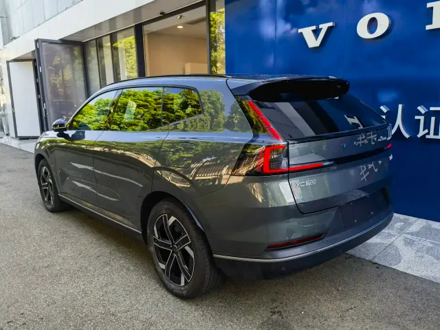 Volvo XC70 Plug-in Hybrid — Фото автомобиля 5
