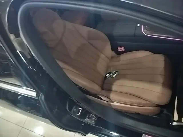 Mercedes-Benz E-Class — Фото автомобиля 24