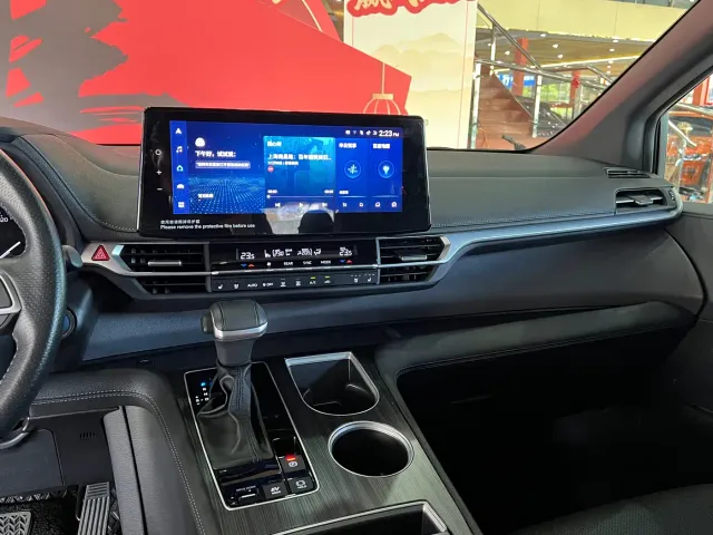 Toyota Sienna — Фото автомобиля 9
