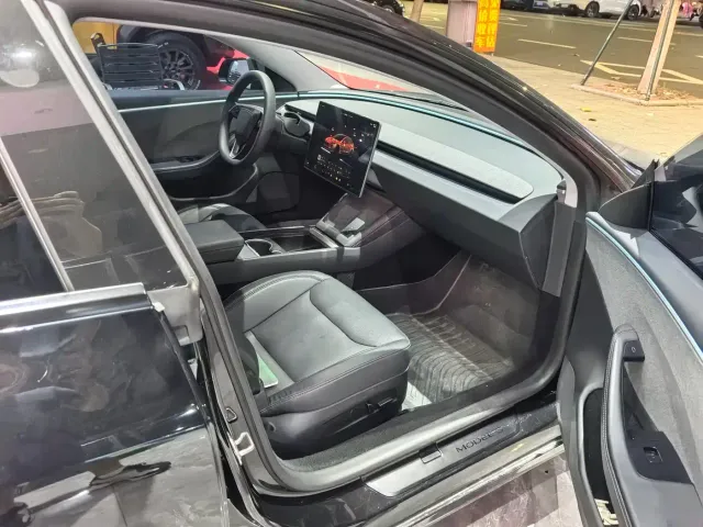 Tesla Model 3 — Фото автомобиля 8