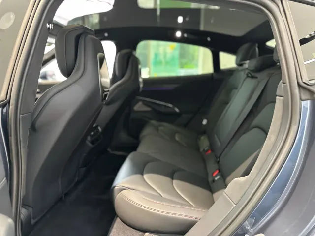 Xiaomi SU7 — Фото автомобиля 12