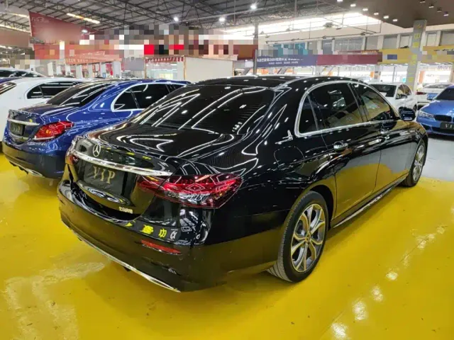 Mercedes-Benz E-Class — Фото автомобиля 22