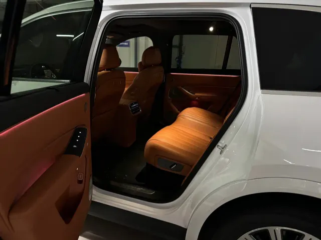 AITO Wenjie AITO M8 2025 Range Extender Max+ Edition 53.4kWh 5-seater — Фото автомобиля 8
