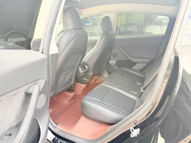 Tesla Model Y — Фото автомобиля 6