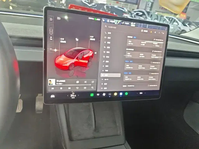 Tesla Model 3 — Фото автомобиля 12