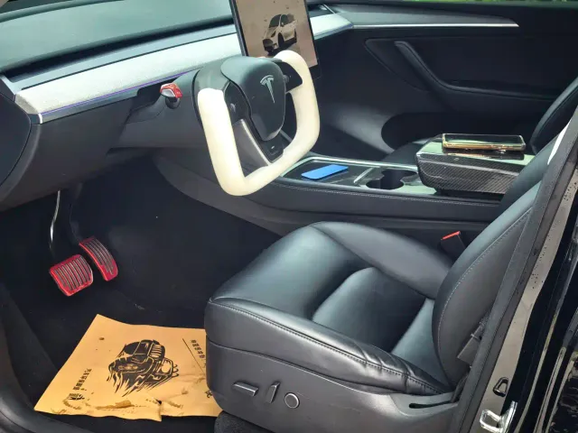 Tesla Model Y — Фото автомобиля 4