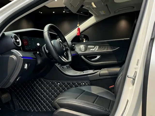 Mercedes-Benz E-Class — Фото автомобиля 7