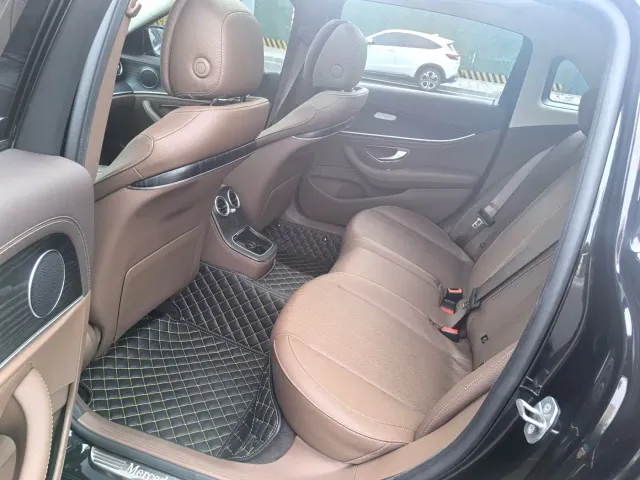 Mercedes-Benz E-Class — Фото автомобиля 25