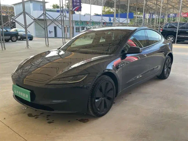 Фотография автомобиля — Tesla Model 3