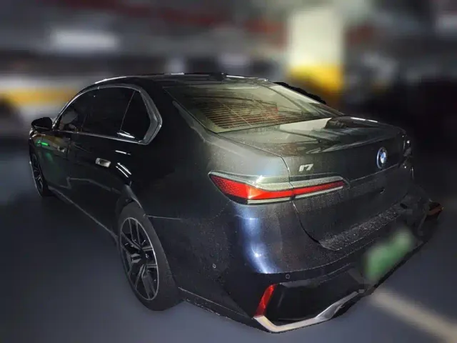 BMW i7 — Фото автомобиля 24