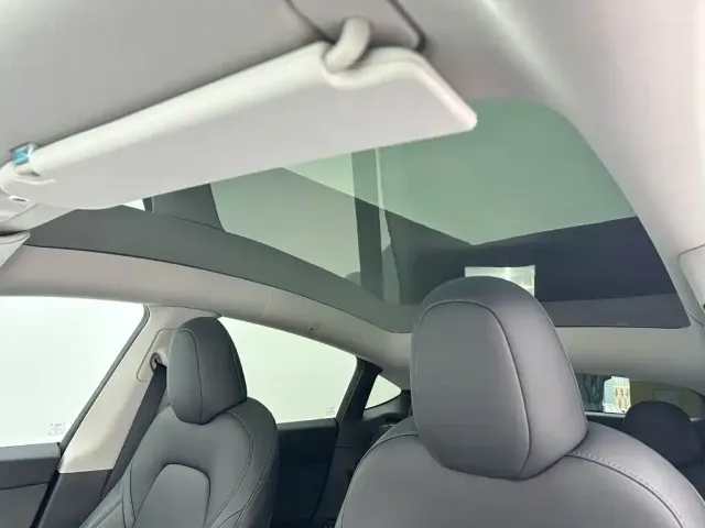 Tesla Model Y — Фото автомобиля 14