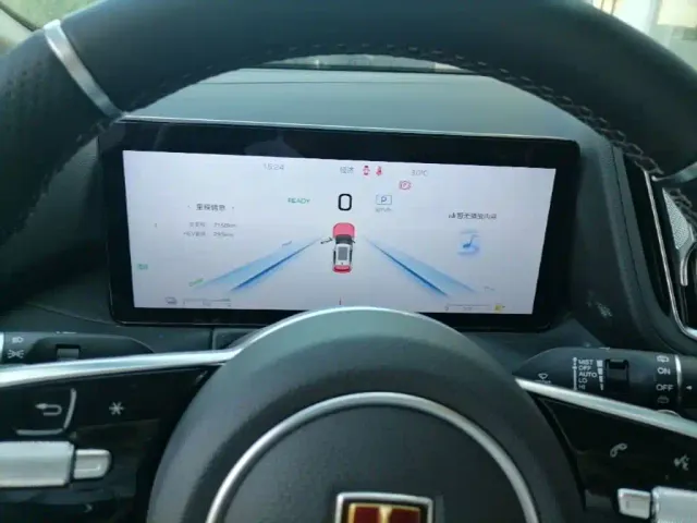 Hongqi Hongqi HS3 PHEV 2024 PHEV 115km Power Edition — Фото автомобиля 15