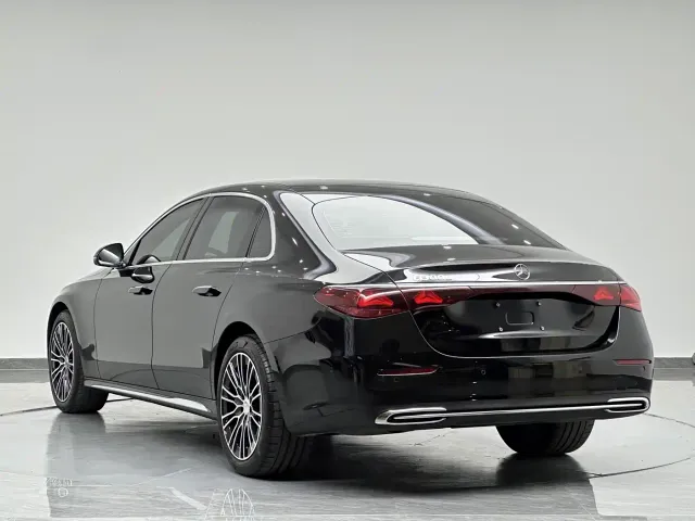 Mercedes-Benz E-Class — Фото автомобиля 5