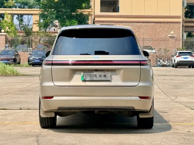 Li Auto L9 — Фото автомобиля 6