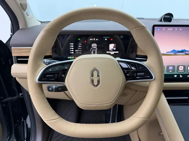 Aito M7 — Фото автомобиля 6