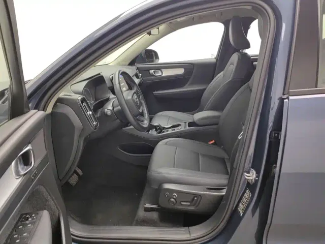 Volvo Volvo XC40 2022 Model T4 AWD Smart Drive Fashion Edition — Фото автомобиля 10