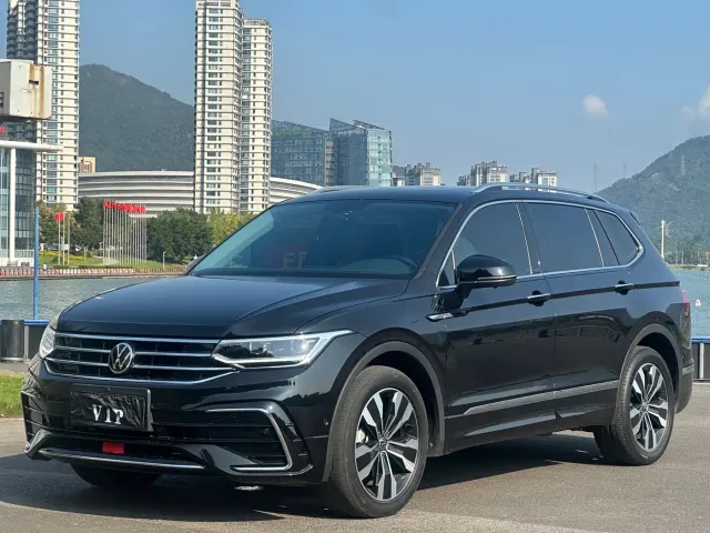 Фотография автомобиля — Volkswagen Tiguan L