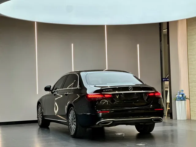 Mercedes-Benz E-Class — Фото автомобиля 10
