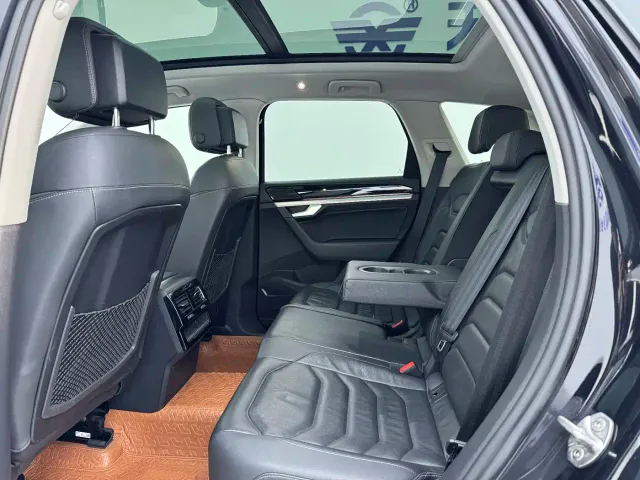 Volkswagen Touareg — Фото автомобиля 11