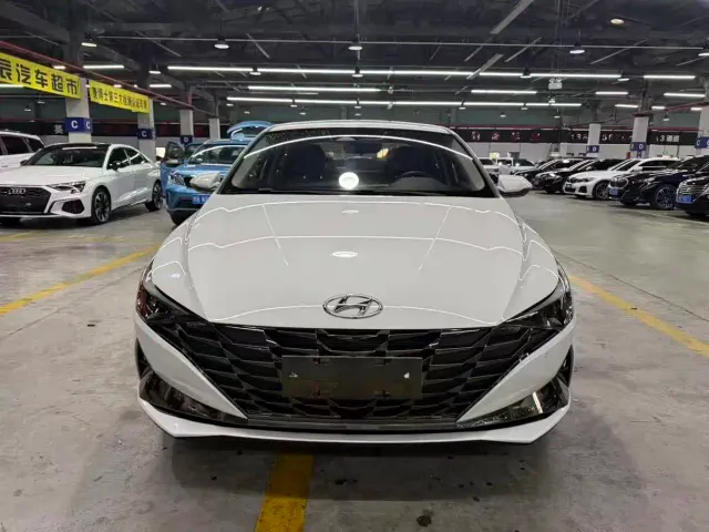 Hyundai Elantra — Фото автомобиля 2