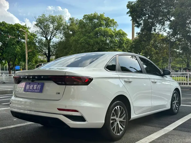 Geely Emgrand — Фото автомобиля 6