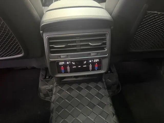 Audi Q7 — Фото автомобиля 11