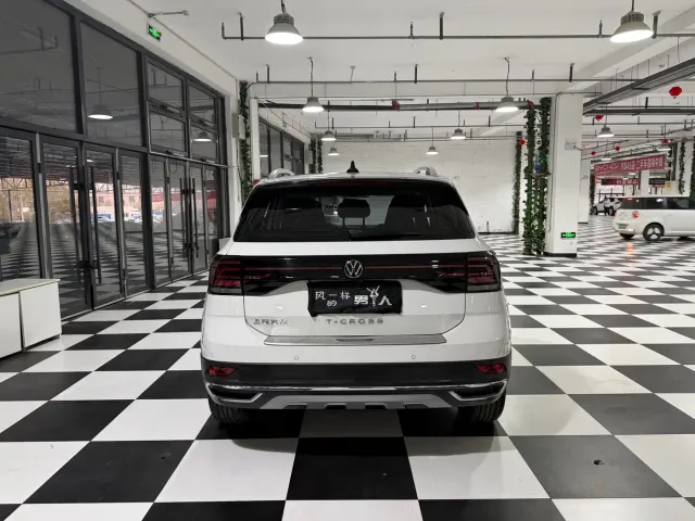 Volkswagen T-Cross — Фото автомобиля 5