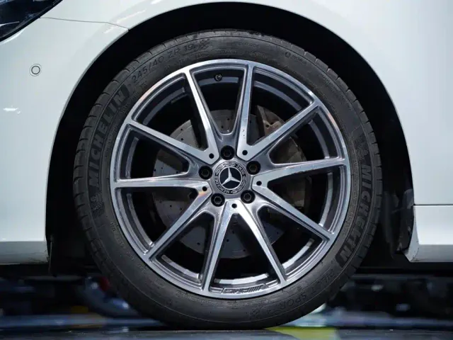 Mercedes-Benz E-Class — Фото автомобиля 16