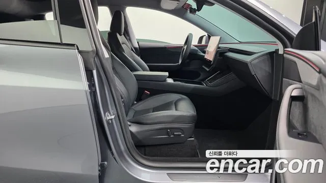 Tesla Model Y — Фото автомобиля 16
