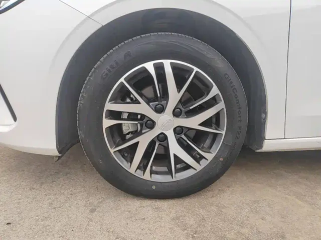Geely Emgrand — Фото автомобиля 22