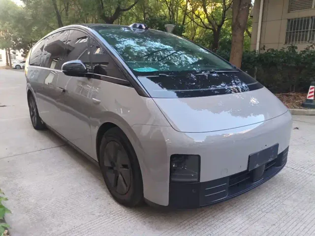 Li Auto MEGA — Фото автомобиля 3