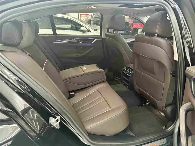 BMW 5 Series — Фото автомобиля 16