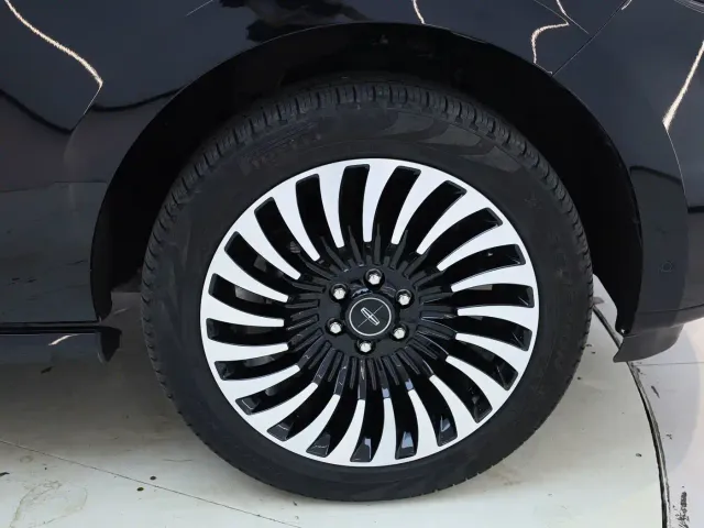 Lincoln Navigator — Фото автомобиля 7