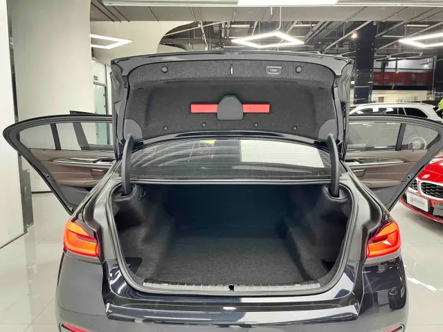 BMW 5 Series — Фото автомобиля 18