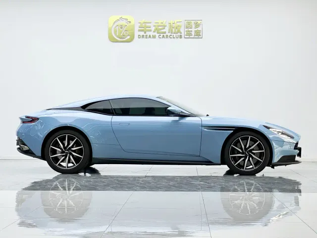 Aston Martin DB11 — Фото автомобиля 7